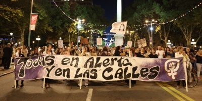 Cientos de mujeres marcharon en Montevideo por dos nuevos femicidios
