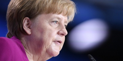 Merkel ratifica su compromiso con relanzamiento de Europa en futuro Gobierno