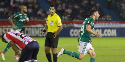 Palmeiras aprovecha expulsi�n de Guti�rrez y vapulea a Junior en su casa