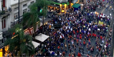 Multitudinaria marcha en D�a Internacional de la Mujer