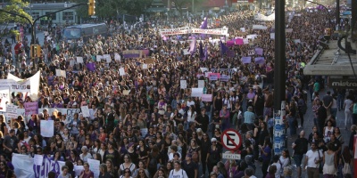 Masiva marcha para reivindicar los derechos de la mujer