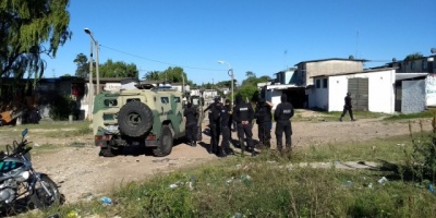Mas de 200 polic�as realizan controles en Casavalle