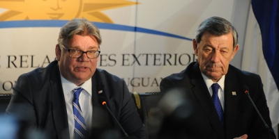 Canciller Nin y su par de Finlandia visitan papelera de UPM