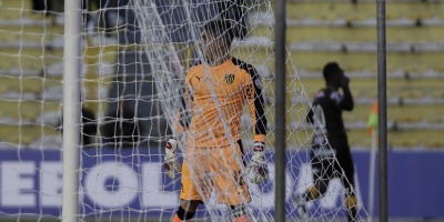 Pe�arol cedi� dos puntos y Nacional puede quedar como �nico l�der