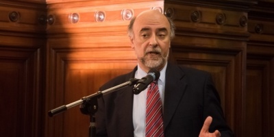 Mieres insiste con prohibir las tarjetas corporativas