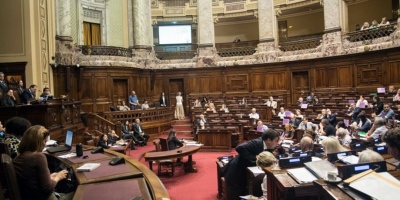 El Frente Amplio trata de negociar votos para alcanzar impuesto a militares