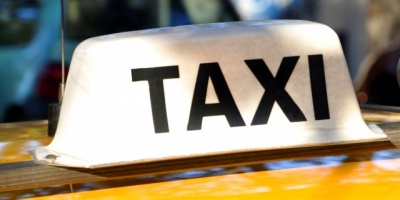 Taxistas: reclaman ante p�rdida del 40% de recaudaci�n, contra la mampara y piden un sistema de cobro como el de UBER