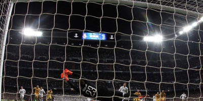 La prensa debate el pase del Real Madrid: "fue penal", "robo", "pnico"