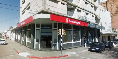 Polica busca a individuos que asaltaron banco de Trinidad