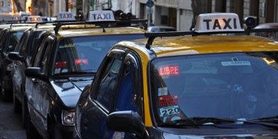 Taxis firman acuerdo para que usuarios puedan pagar con tarjeta