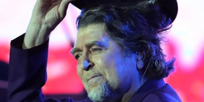 Joaqun Sabina, hospitalizado en Madrid por un problema circulatorio