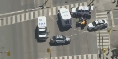 Furgoneta arrolla a un grupo de personas en Toronto y se da a la fuga