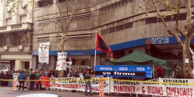 Trabajadores de UTE realizaron paro y ocupan local del centro