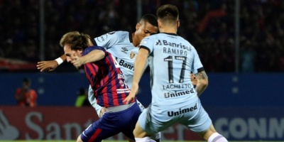 Gremio y Cerro Porteo se miden pendientes del liderato del grupo A