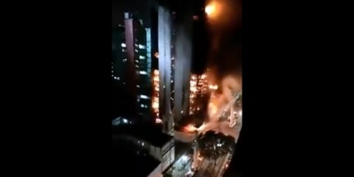 Al menos un muerto en el derrumbe de un edificio incendiado en Sao Paulo