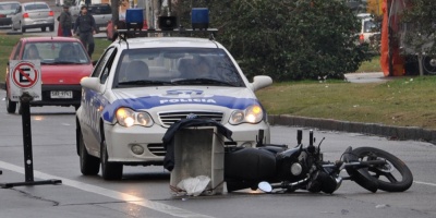 Motociclista pierde la vida al impactar contra contenedor