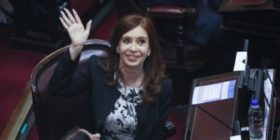 Cristina Fernndez dice que el Gobierno hizo "estallar" tarifas y el dlar