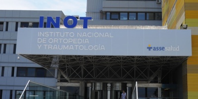 Adolescente intent fugarse del Inot y deja a policia esposado