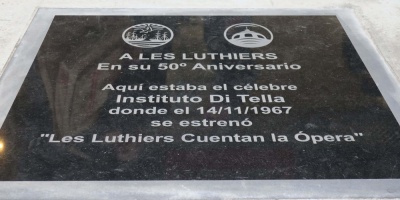 Homenajean a Les Luthiers en el lugar de su primera actuacin hace 50 aos
