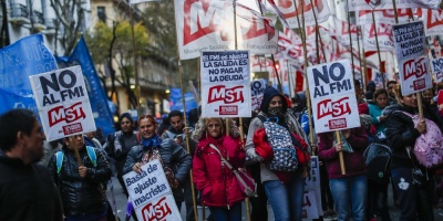 Miles de personas rechazan el acuerdo de Macri con el FMI