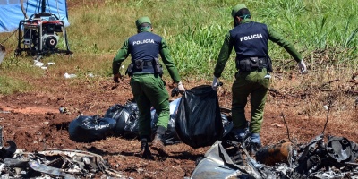 Investigadores cubanos renen piezas de avin accidentado y buscan caja negra