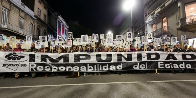 Miles marcharon en silencio por los desaparecidos en la dictadura