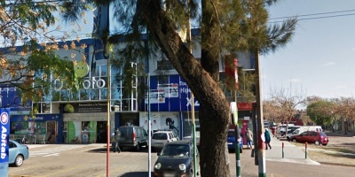 Con violencia asaltaron farmacia y supermercado de Brazo Oriental