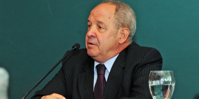 Gil Iribarne advierte que intentan "ensuciar la cancha" con cuestionamientos