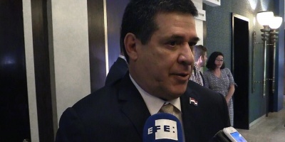 Cartes da las gracias a los paraguayos horas despus de presentar renuncia