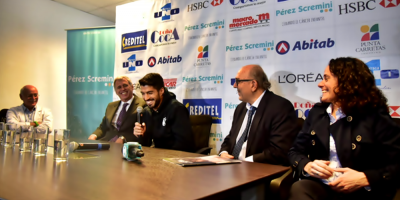 Luis Surez padrino de la fundacin Prez Scremini presente en firma de proyecto con ASSE