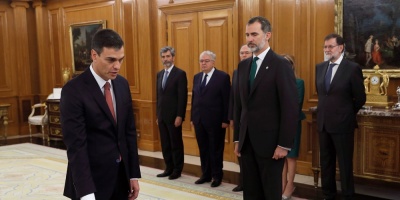 El nuevo presidente del Gobierno de Espaa promete su cargo ante el rey