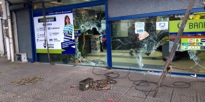 Explotaron cajero autom�tico dentro de un supermercado en La Teja