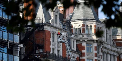 Unos 120 bomberos acuden a un incendio en un hotel de lujo en Londres