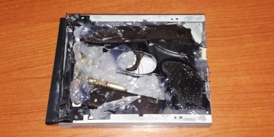Prisión domiciliaria para policía por ingresar una pistola oculta a la cárcel