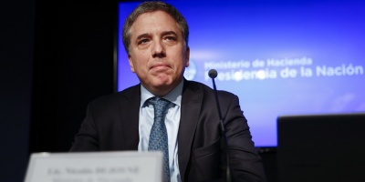 Argentina busca bajar "abruptamente" la volatilidad de peso con pr�stamo FMI