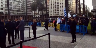 Al grito de "seguridad, seguridad" manifestantes recibieron a Topolansky