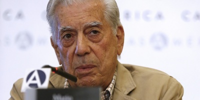 Vargas Llosa recibe el alta hospitalaria tras sufrir una ca�da en su casa