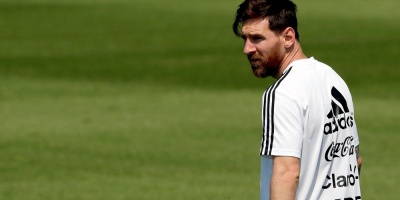 Maradona: "No pretendamos que Messi gane la Copa �l solo" 