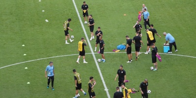 Uruguay se enfrenta a Rusia para buscar clasificar primero a octavos