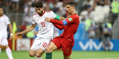 Ir�n empat� de penal 1 a 1 (por el VAR) y dej� a Portugal segundo