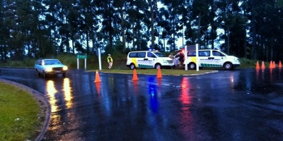 Mot�n: Reclusos tienen a 3 polic�as de rehenes en el Comcar