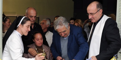 Mujica dijo que el Estado da recursos pero "el coraz�n" lo deben poner las personas
