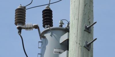 Miles de clientes sin luz por incendio en subestacin