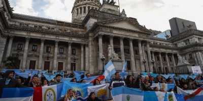 Senado argentino arranca sesiones por Ley de Aborto entre consignas populares