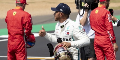 Hamilton logra la 'pole' en Silverstone