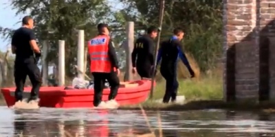 Un fallecido y cuatro desaparecidos tras naufragio en un ro en Argentina