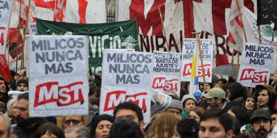 Miles de argentinos se manifiestan contra cambios en las fuerzas armadas