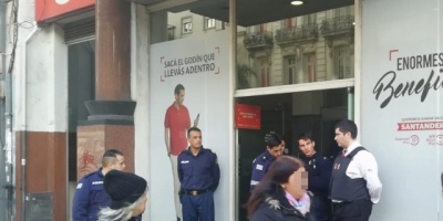 Principio de incendio afect banco cntrico