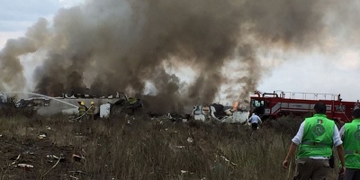 Un centenar de pasajeros y tripulantes sobrevive a accidente a�reo en M�xico