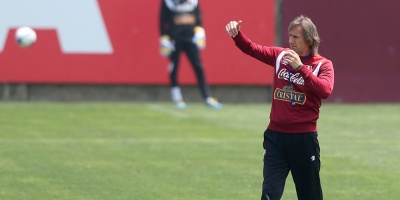 Gareca llega a Lima para definir si sigue al frente de Per